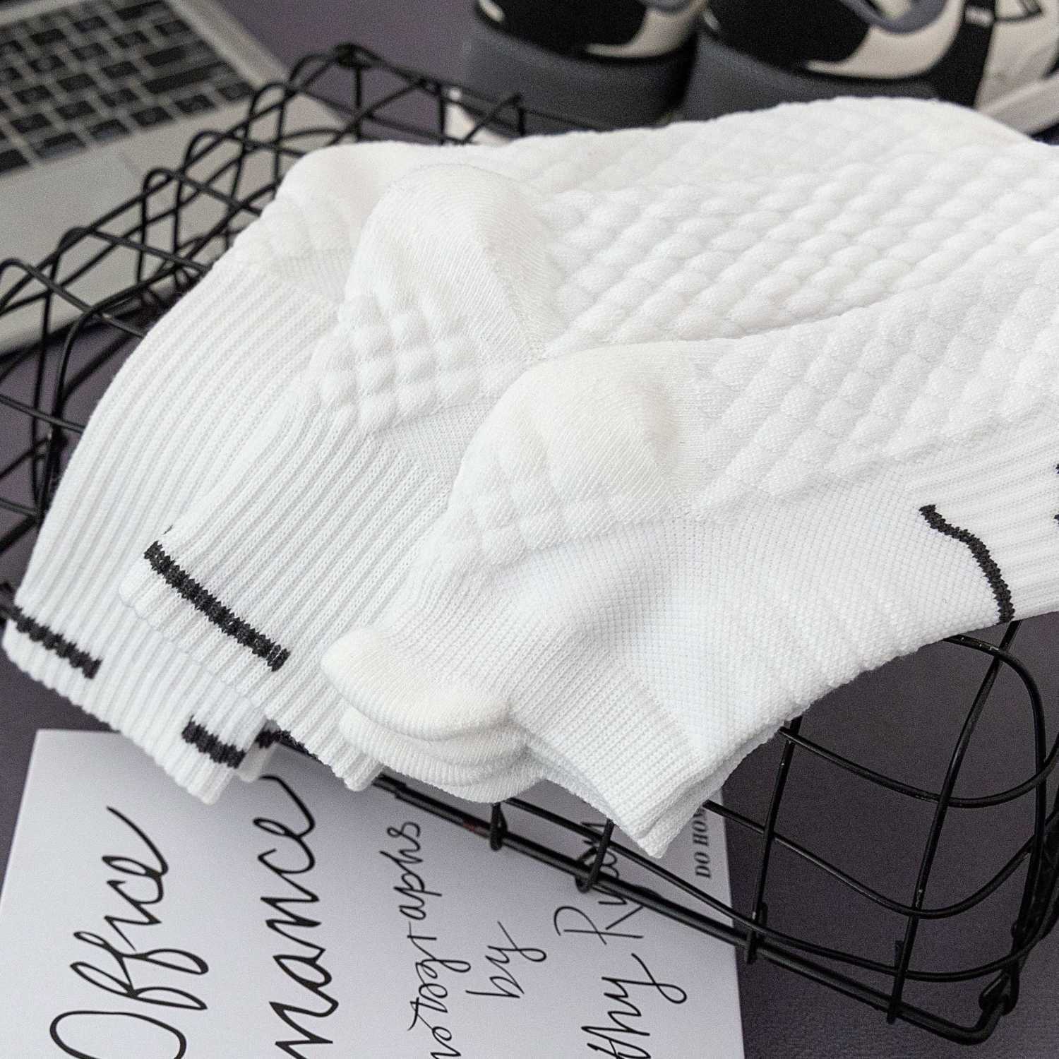 Men's Sports Autumn Breathable Basketball Running Socks - Image 3