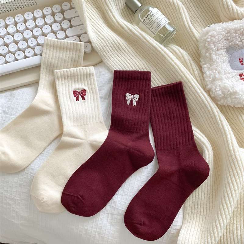 Embroidered bow socks