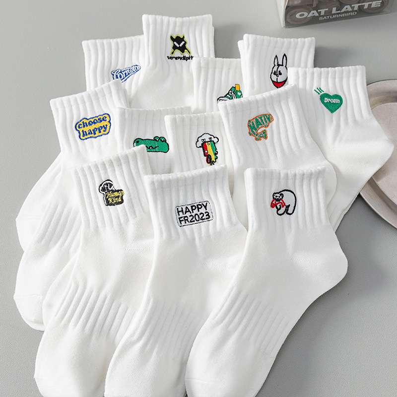 Embroidered pattern socks
