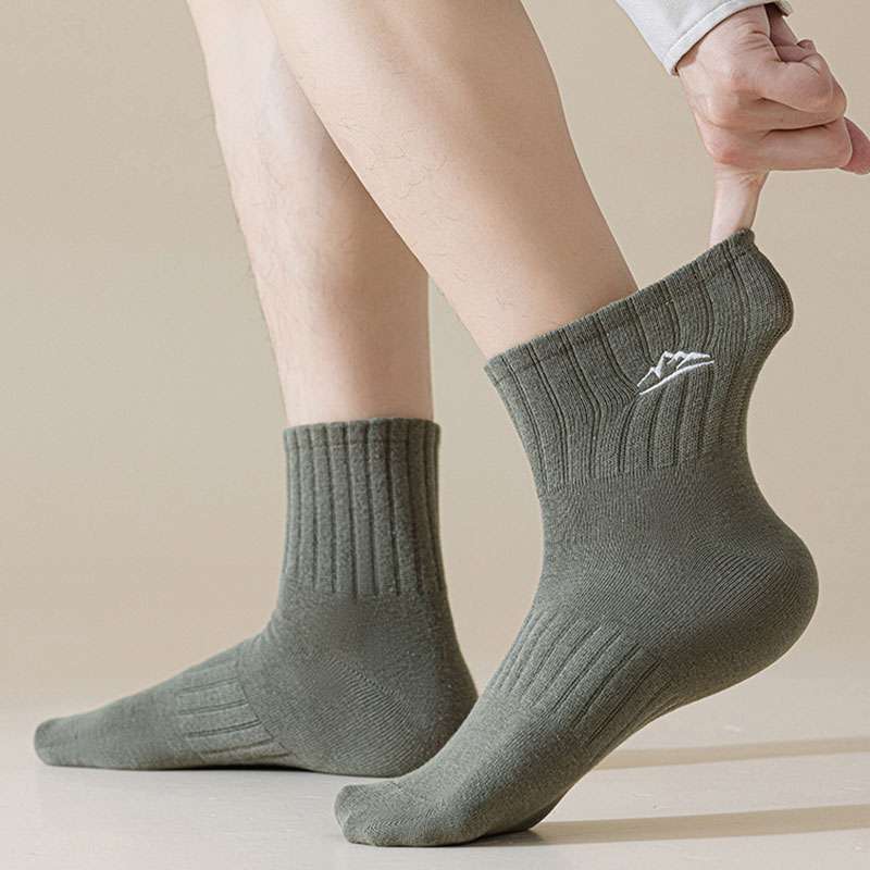 Winter Cotton Embroidery Sports Men Quarter Socks - Image 3