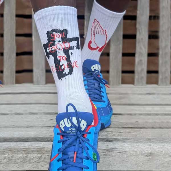 Knitted-pattern-socks