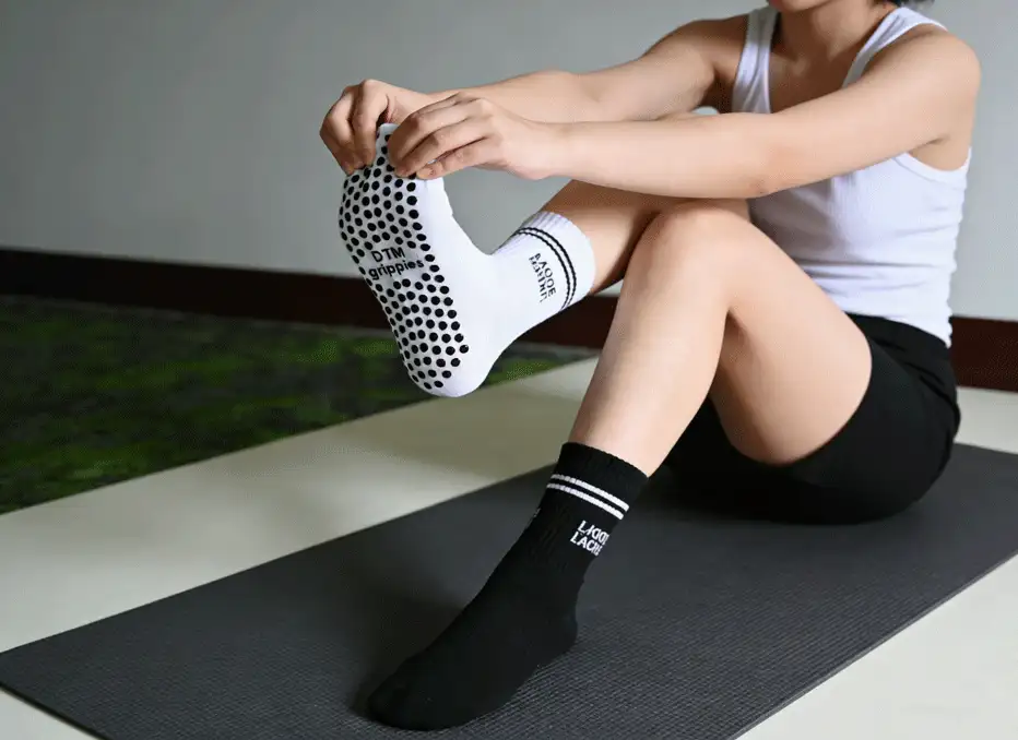 DTM-Grip-Socks-for-Womens